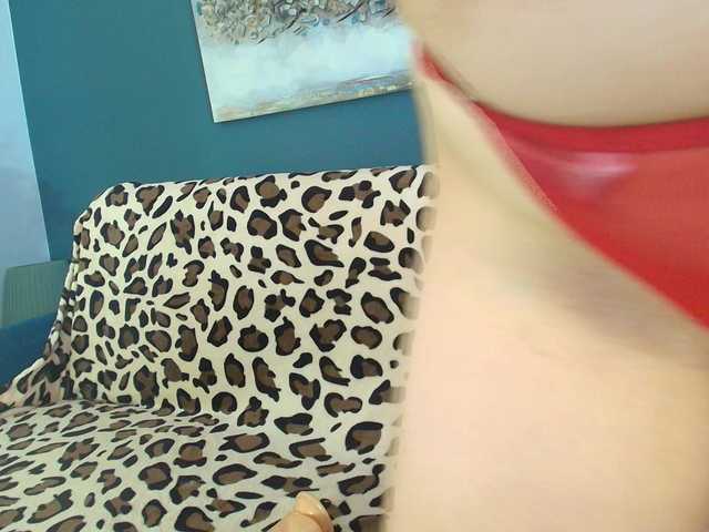 le modèle AnneBlueeyes est en webcam porno dans un show sur le site bongacams, il possède les tags suivants: White/Caucasian,Brunette,Shaved