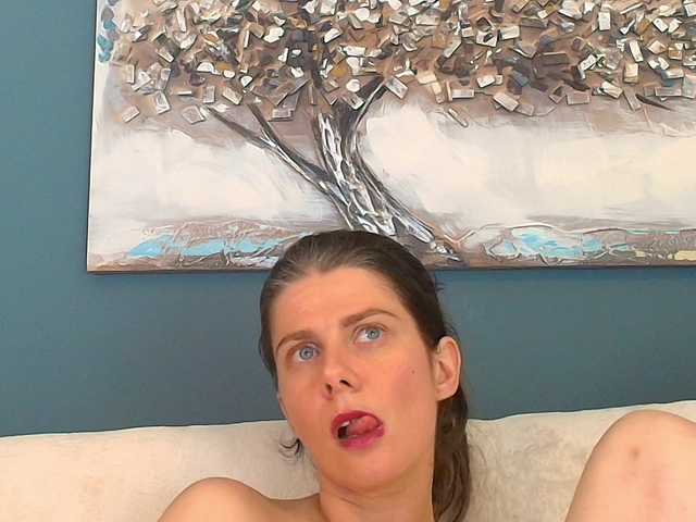 AnneBlueeyes live cam on BongaCams