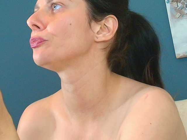 AnneBlueeyes live cam on BongaCams