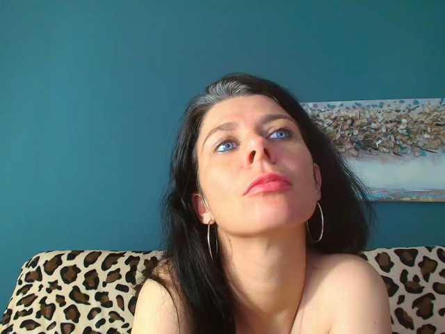 AnneBlueeyes live cam on BongaCams