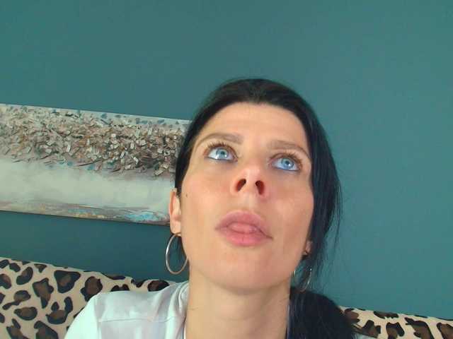 AnneBlueeyes live cam on BongaCams