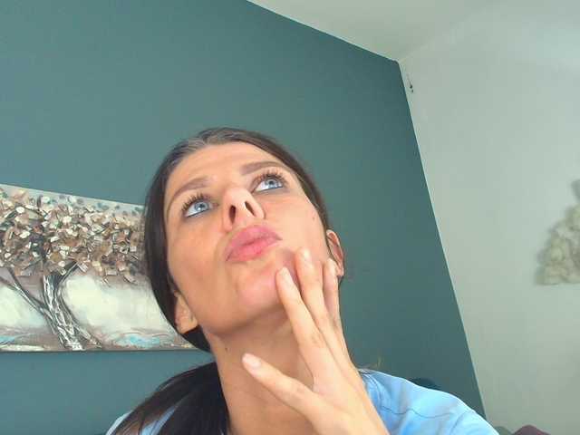 AnneBlueeyes live cam on BongaCams