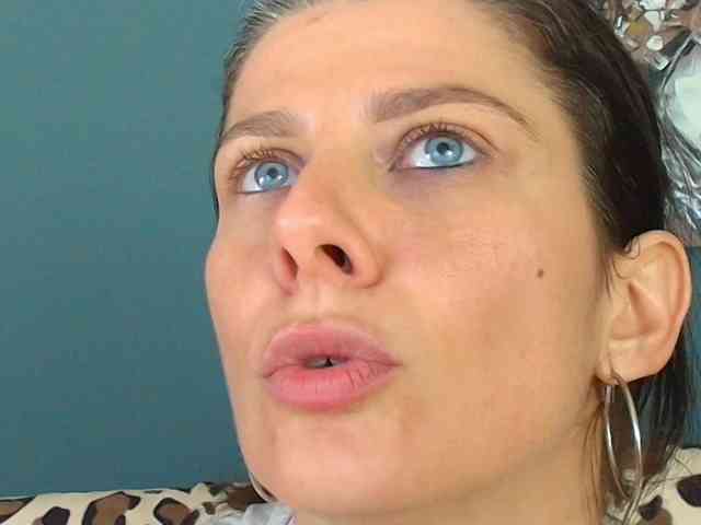AnneBlueeyes webcam