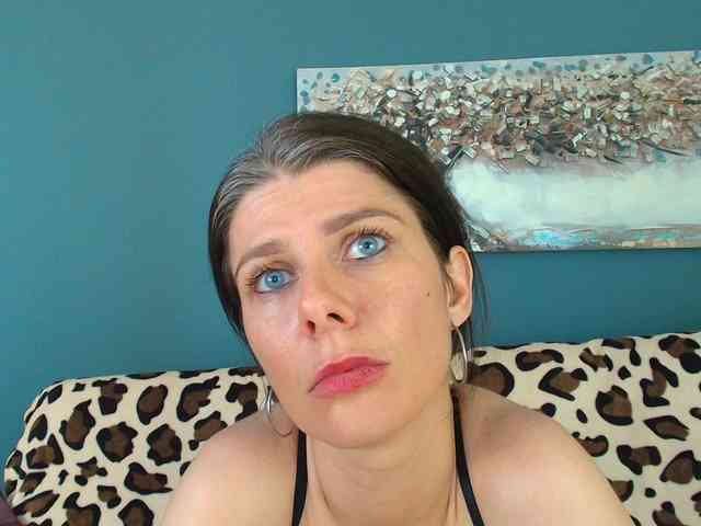 AnneBlueeyes AnneBlueeyes