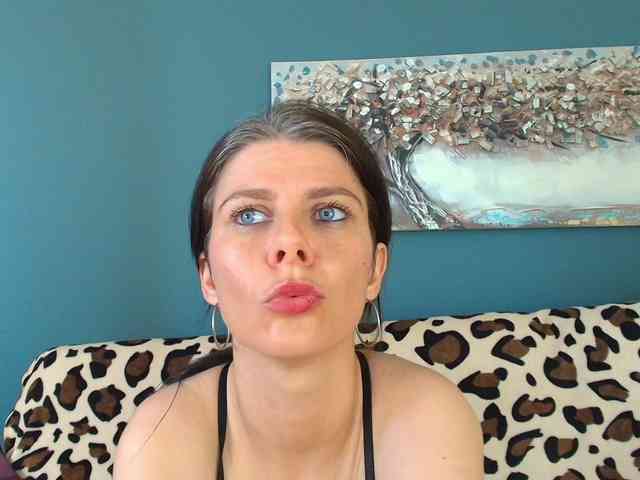 AnneBlueeyes AnneBlueeyes