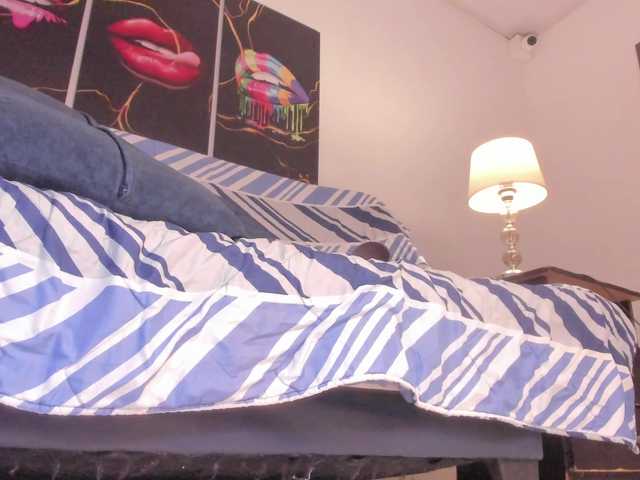 Yiovanna live webcam show