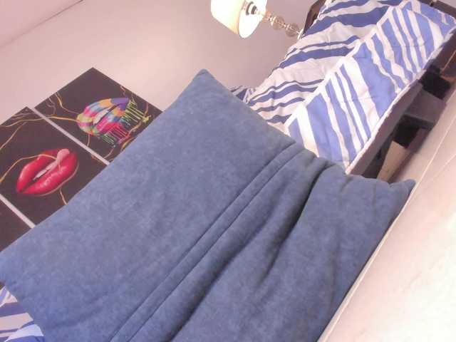 Yiovanna live webcam show