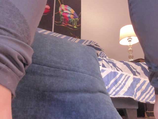Yiovanna live webcam show