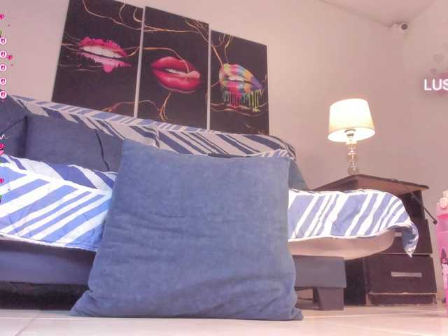 Yiovanna live cam on BongaCams