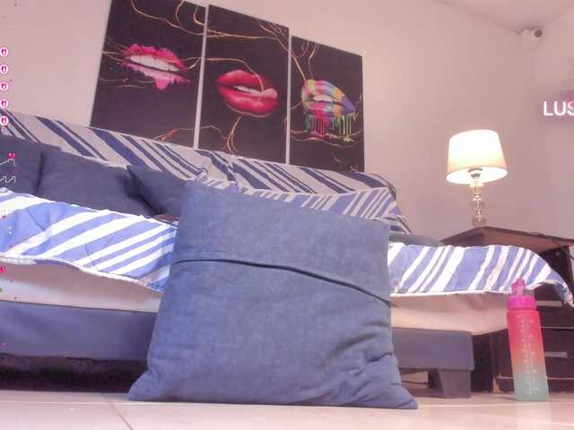 Yiovanna live cam on BongaCams