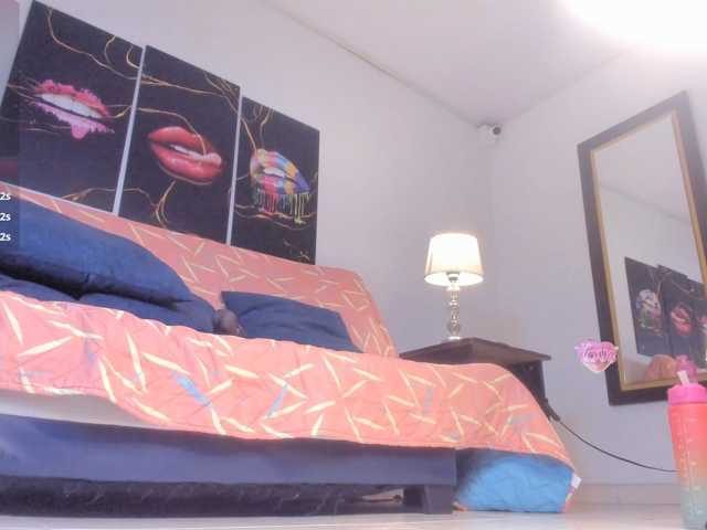Yiovanna live cam on BongaCams