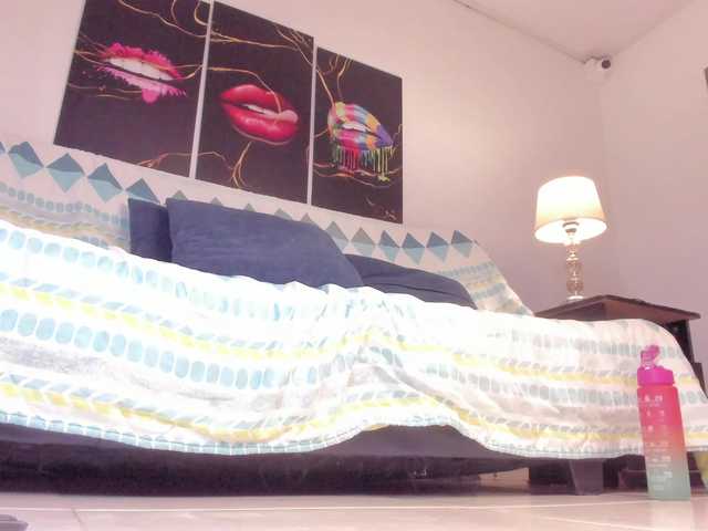 Yiovanna live cam on BongaCams