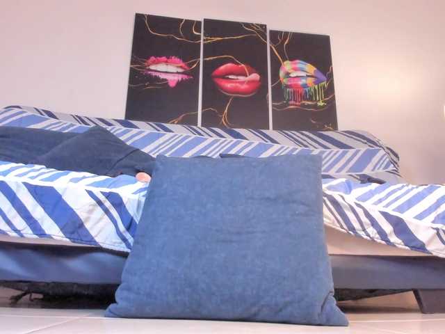 Yiovanna live cam on BongaCams