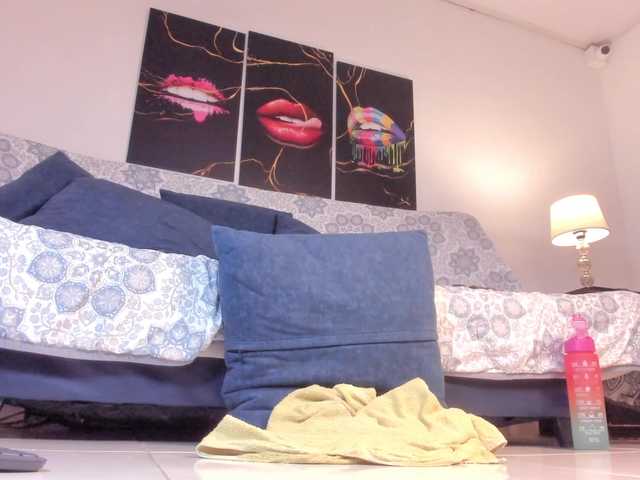 Yiovanna live cam on BongaCams