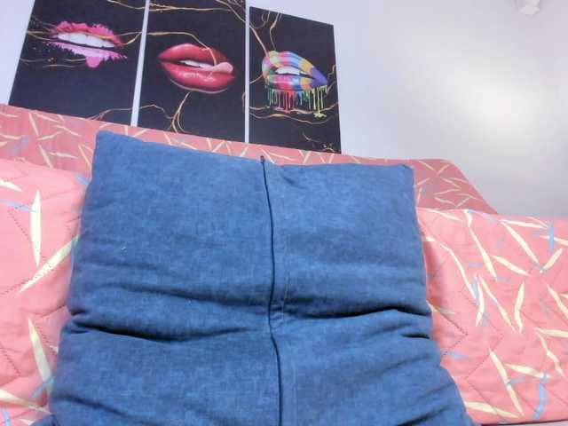 Yiovanna's BongaCams show and profile