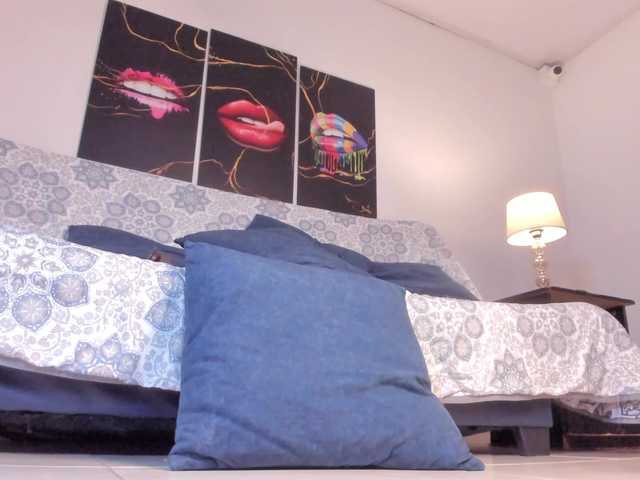 Yiovanna live webcam show