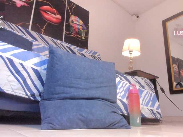 Yiovanna live cam on BongaCams