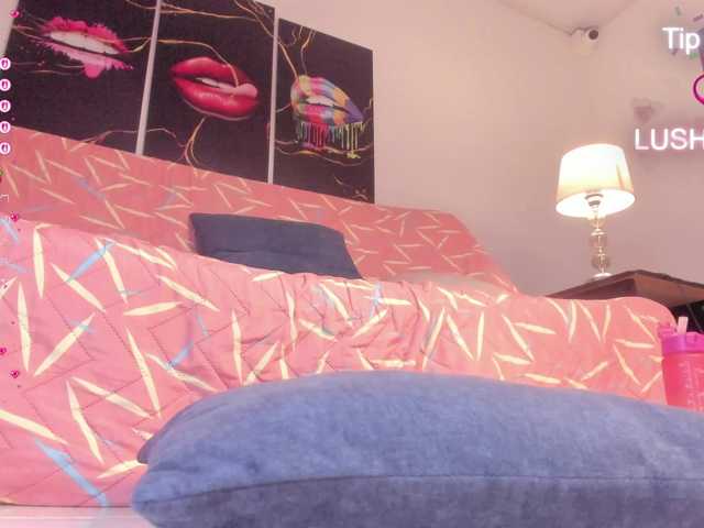 Yiovanna live cam on BongaCams
