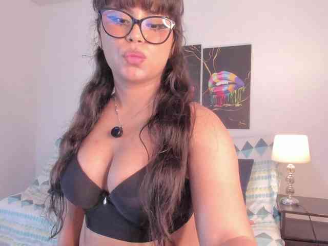 Yiovanna webcam