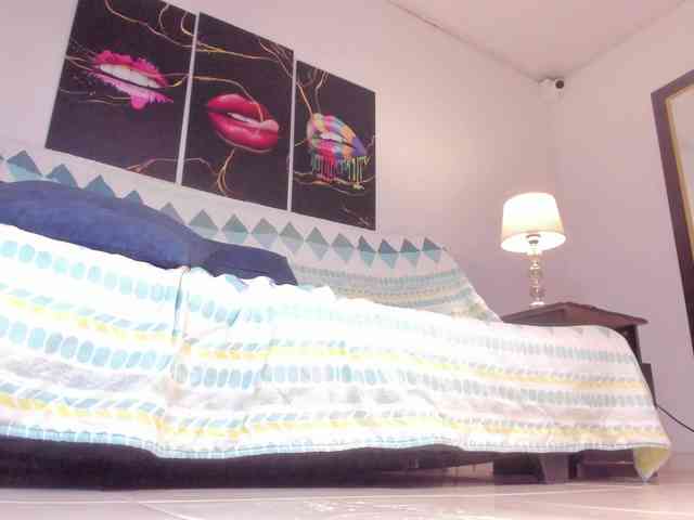 Yiovanna webcam