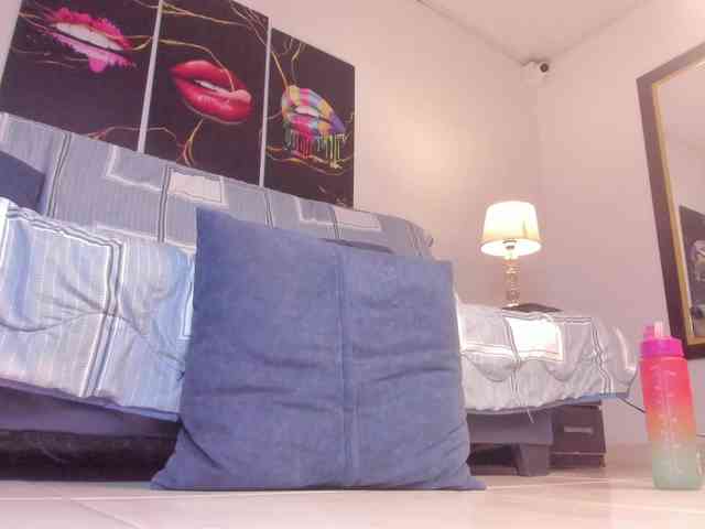 Yiovanna webcam