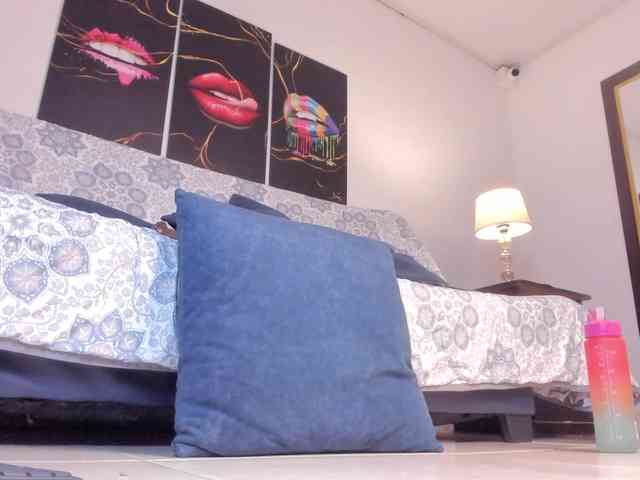 Yiovanna webcam