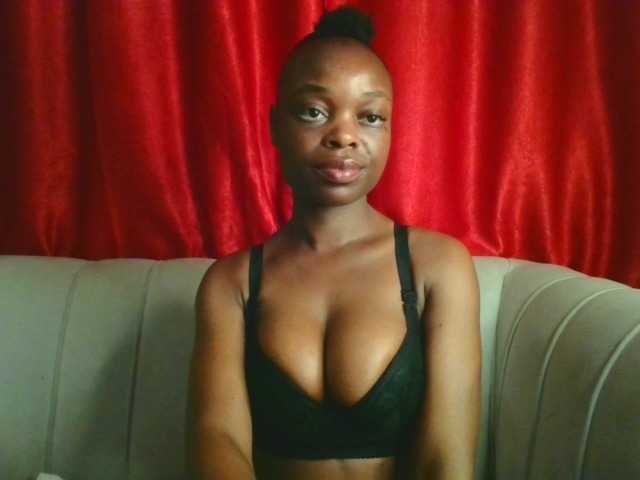 Delanxy live cam on BongaCams