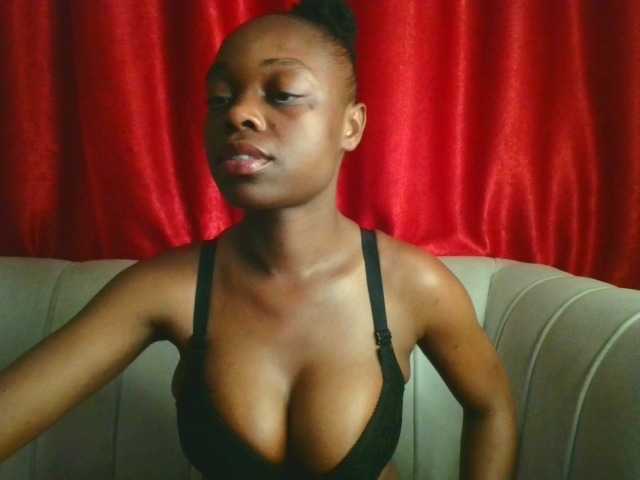 Delanxy live cam on BongaCams
