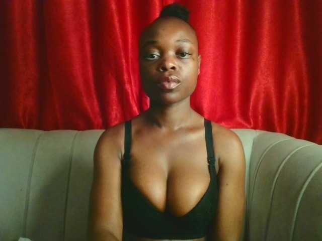 Delanxy live cam on BongaCams