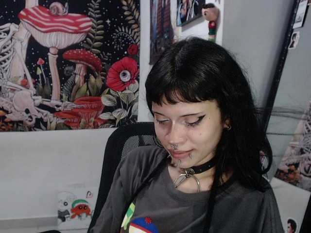hachi-kitty's BongaCams show and profile