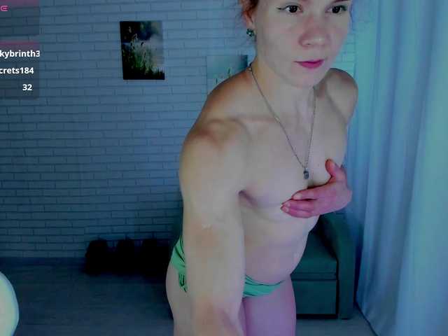 Lisa-Ray live webcam show