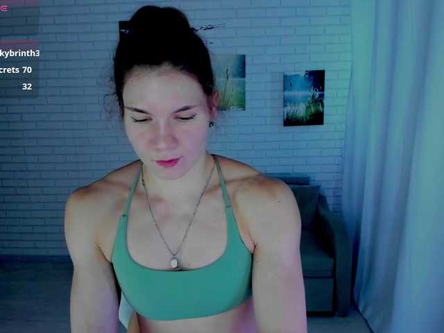 Lisa-Ray live webcam show