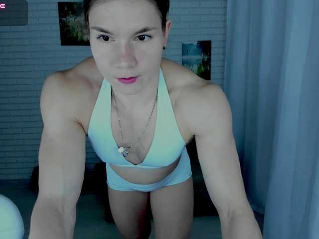 le modèle Lisa-Ray est en webcam porno dans un show sur le site bongacams, il possède les tags suivants: White/Caucasian,Brunette,Shaved