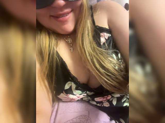 SweetStrawberry1 live cam on BongaCams