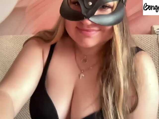 SweetStrawberry1, live now on BongaCams