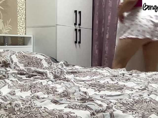 SweetStrawberry1 live cam on BongaCams