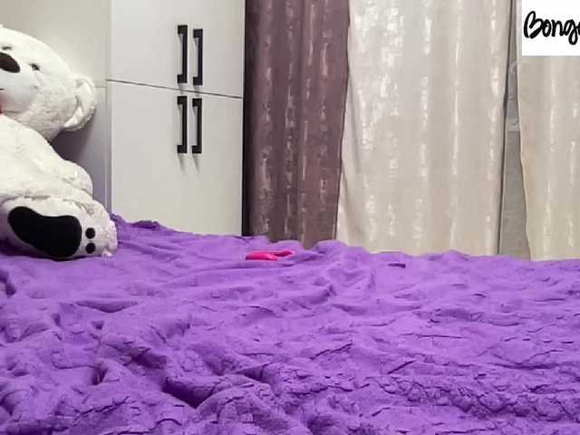 SweetStrawberry1 live cam on BongaCams