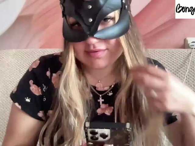 SweetStrawberry1, live now on BongaCams