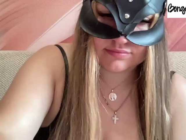 SweetStrawberry1 live cam on BongaCams