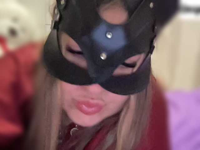 SweetStrawberry1 live cam on BongaCams