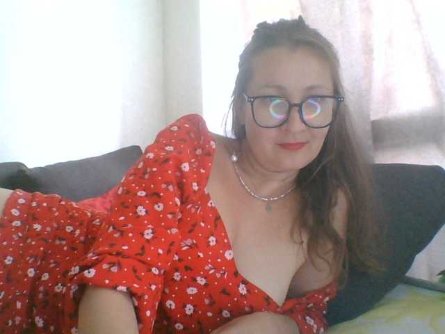 Yulia777 live cam on BongaCams