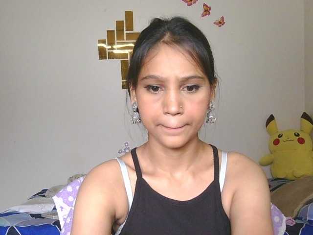 Yashika live cam on BongaCams