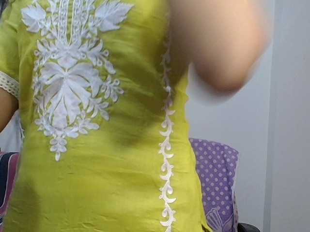 Yashika's BongaCams show and profile