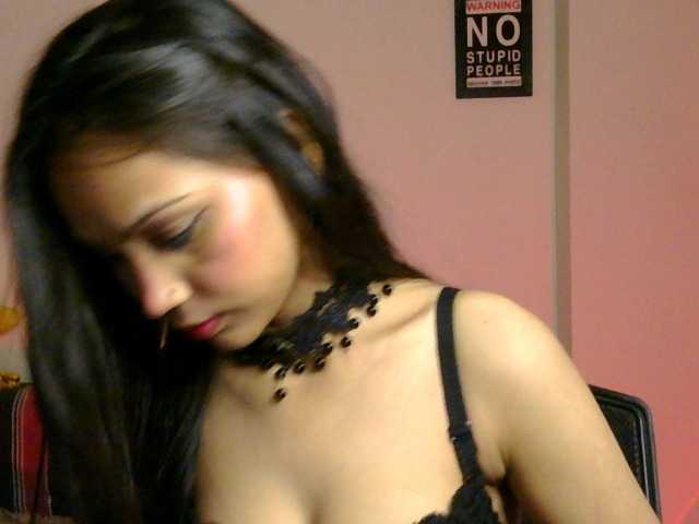 Yashika live cam on BongaCams