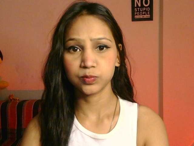Yashika live cam on BongaCams