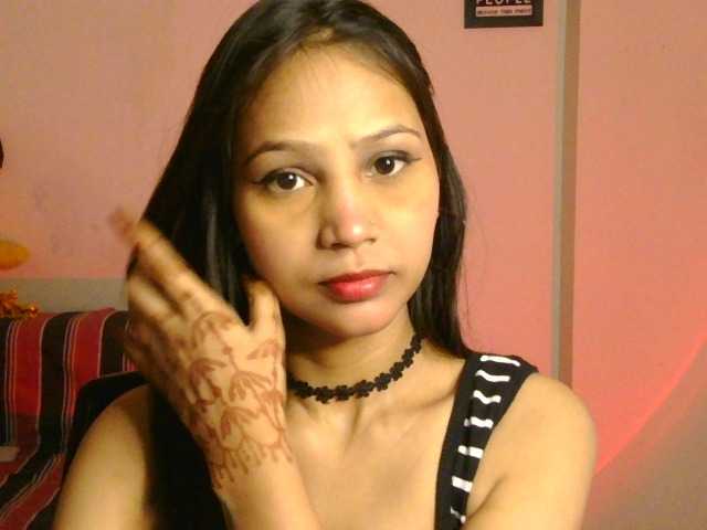 Yashika live cam on BongaCams