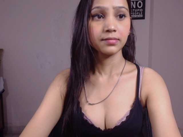 Yashika live cam on BongaCams