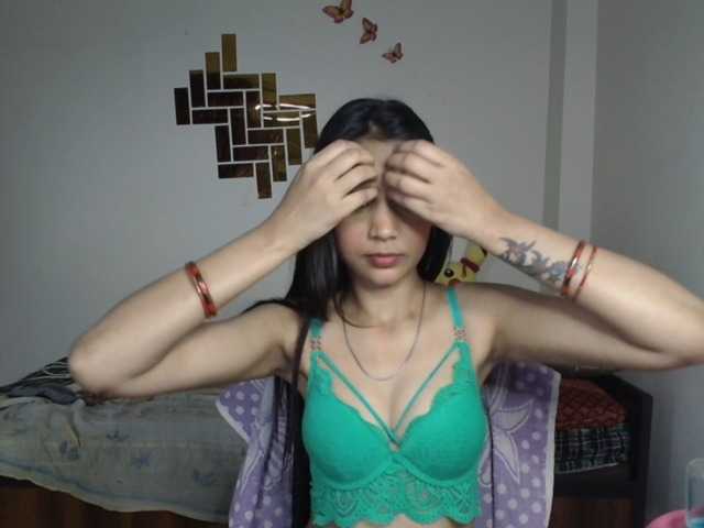 Yashika live cam on BongaCams
