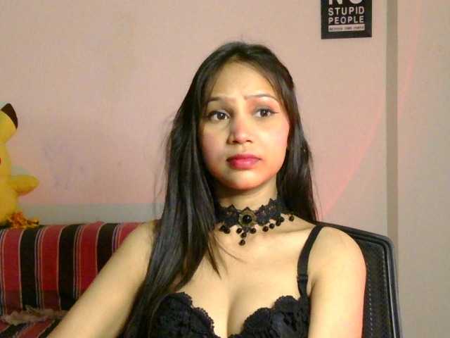 Yashika live cam on BongaCams