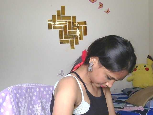 Yashika live cam on BongaCams